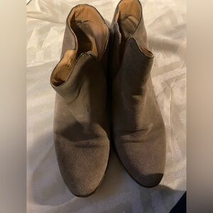 Used booty shoe boots suede zippers on the side that working